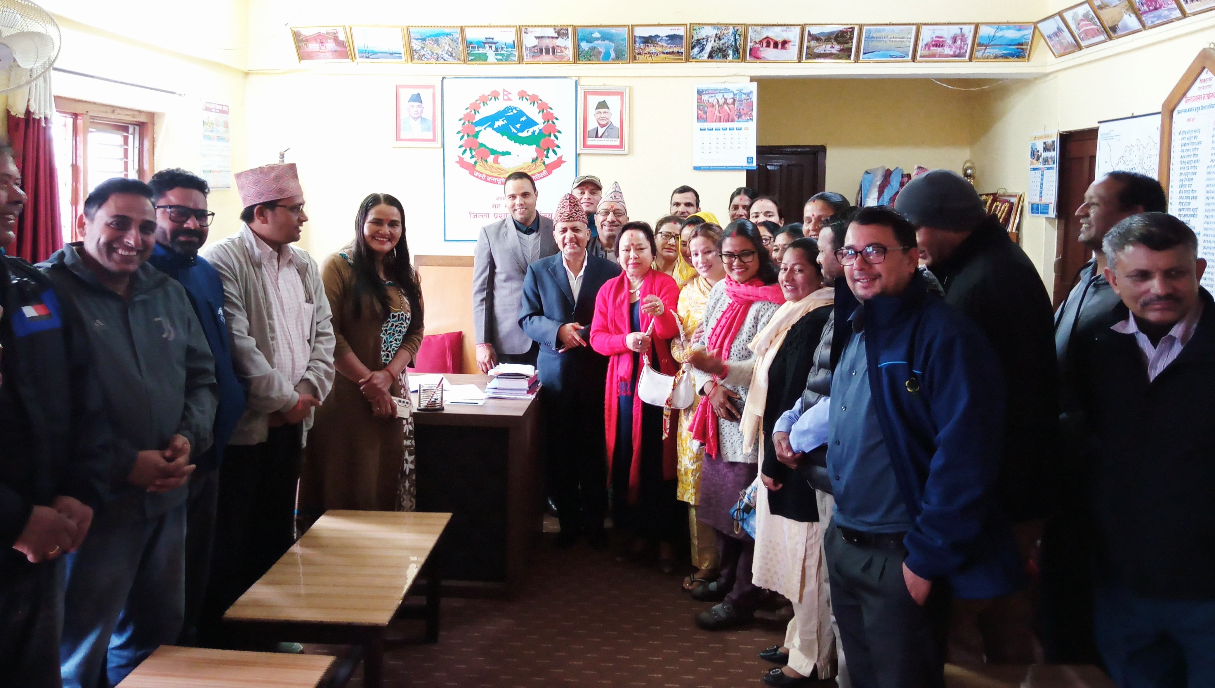 डडेल्धुराका नागरिक संस्थाहरुद्वारा गृह मन्त्रालयलाई ज्ञापन : नागरिक समाजमैत्री ऐन बनाऊ