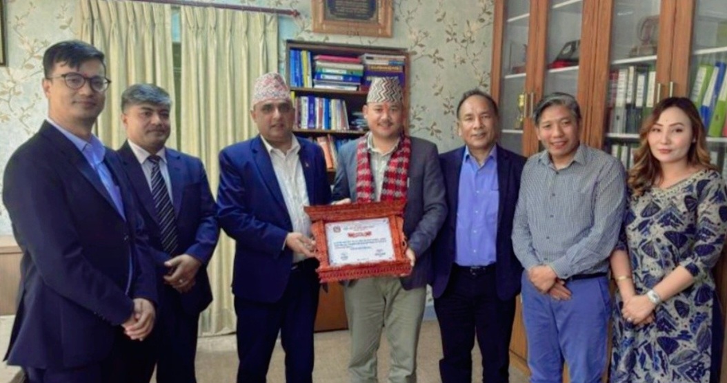 पर्यटनमा विकासमा उत्कृष्ट हुँदै अपिहिमाल गाउँपालिका सम्मानित