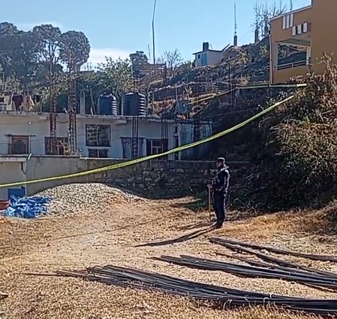 डडेल्धुरामा एक महिला मृत फेला, प्रहरी चालक नियन्त्रणमा