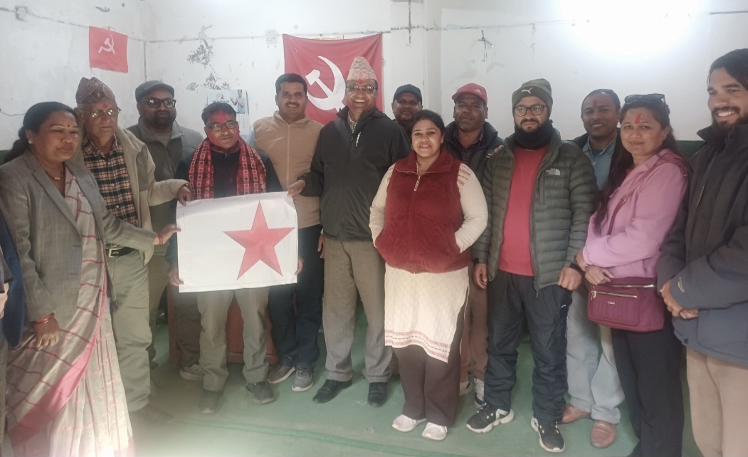 डडेल्धुरामा एमालेका प्रदेश कमिटी सदस्य सहितका नेताकार्यकर्ताहरु नेकपामा प्रवेश