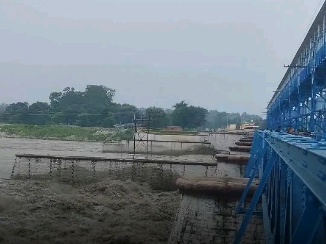 महाकालीमा पानीको बहाव उच्च, बनबासा पुलमा चारपाङ्ग्रे सवारी सञ्चालनमा रोक