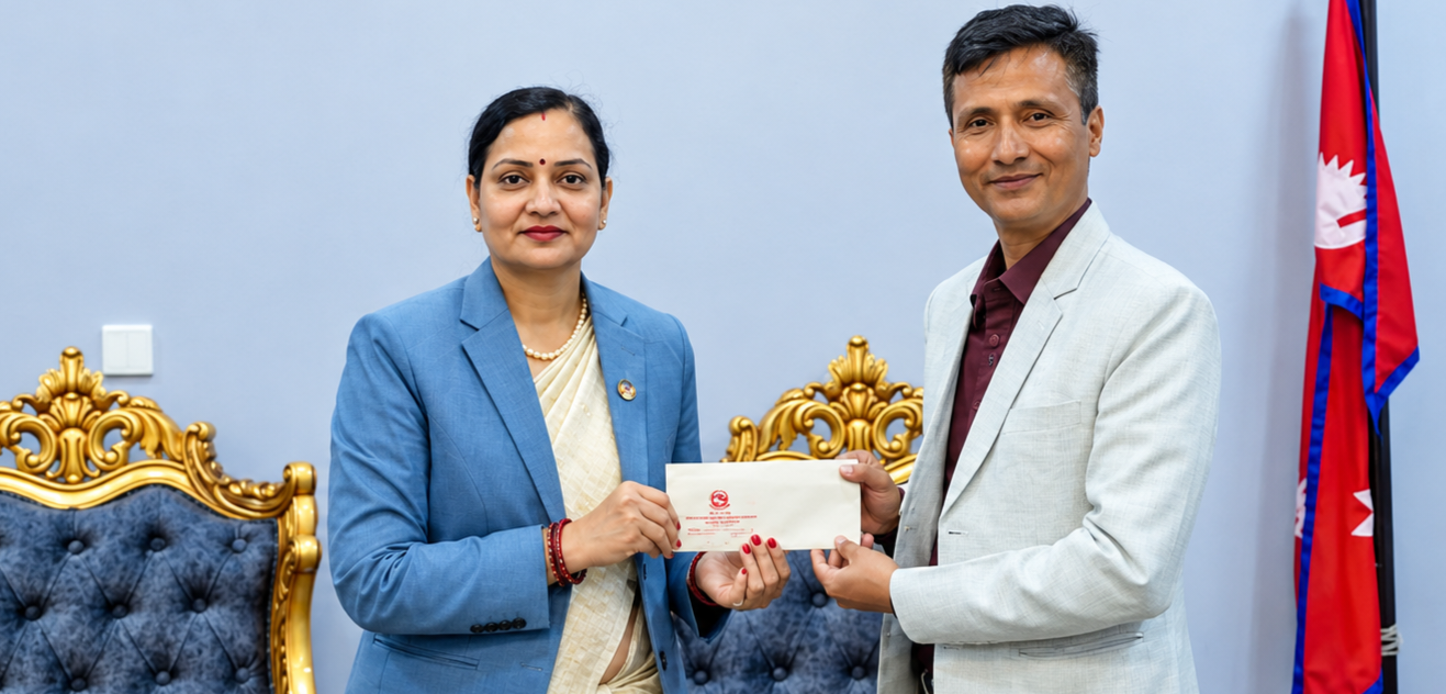 खुला प्रतिस्पर्धाबाट डडेल्धुरा अस्पताल विकास समितिको अध्यक्षमा त्रिलोक्यनाथ पाण्डे नियुक्त, मन्त्री मेहतासमक्ष लिए शपथ