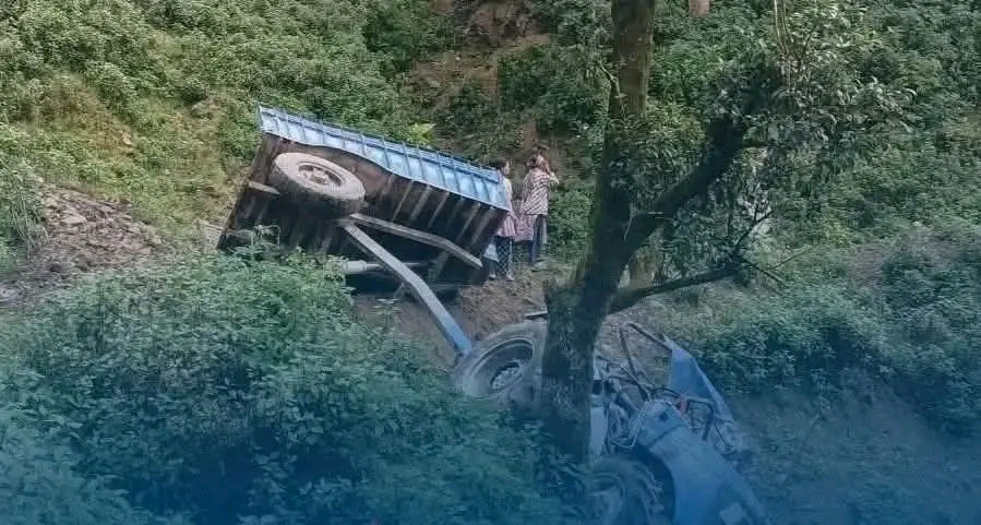 डोटीको गैरा बजारमा ट्रयाक्टर दुर्घटना, बालिकासहित ९ जना घाइते