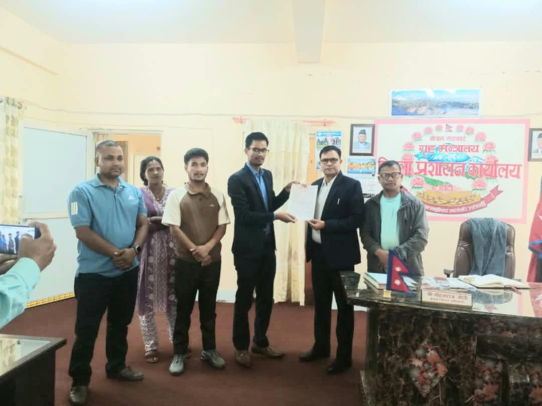 प्रेस सेन्टर डोटीले सञ्चारमन्त्रीलाई बुझायो ज्ञापन पत्र