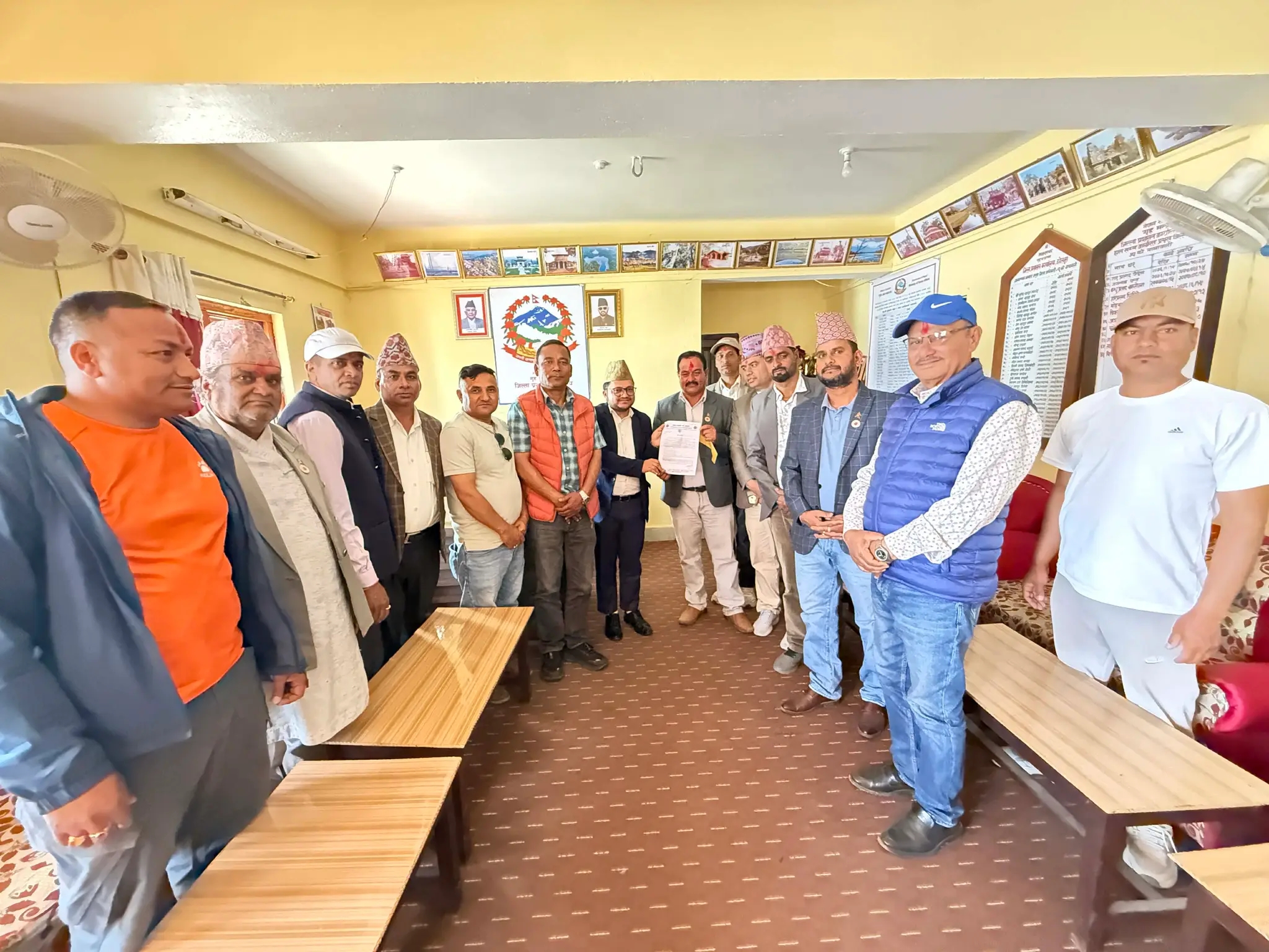 महँगीले निर्माण उद्योग धराशयी भएको भन्दै डडेल्धुराका व्यवसायीद्वारा ‘कन्स्ट्रक्सन होलिडे’ घोषणा