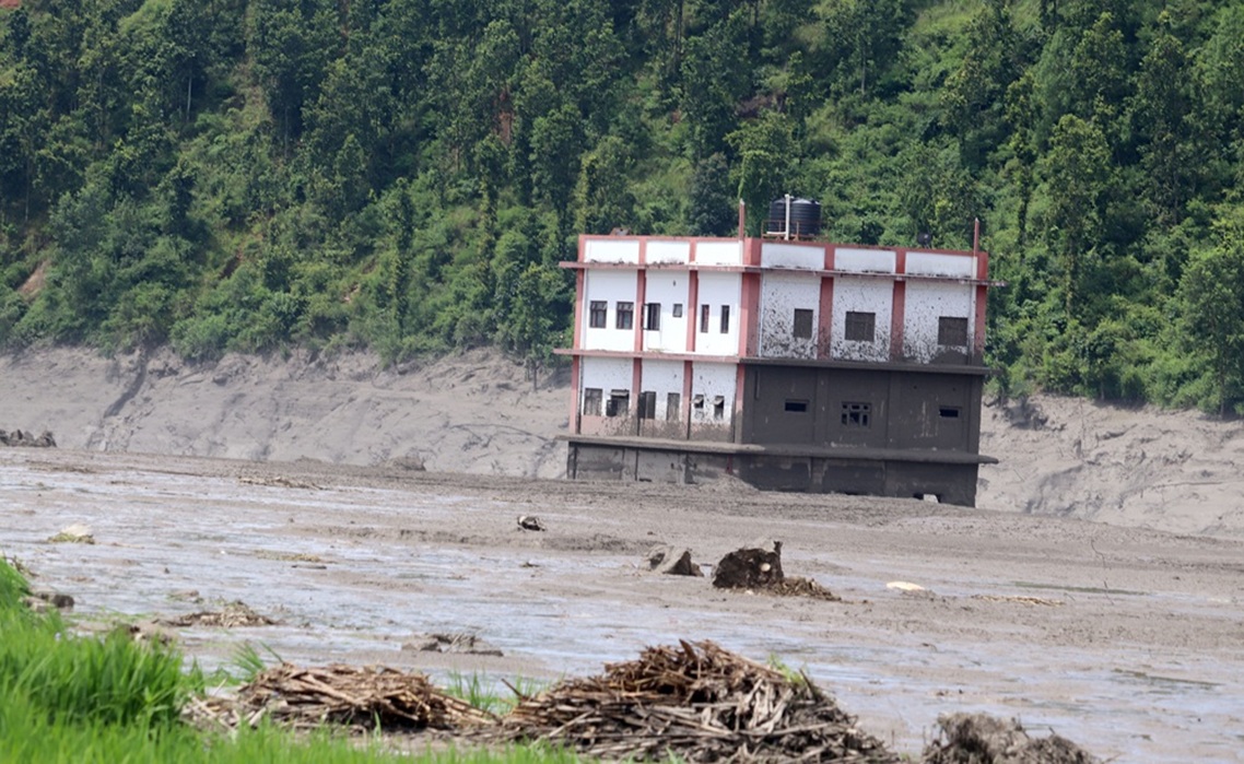 रसुवाको बाढीमा डडेल्धुरा आलिताालका ९ कामदार सम्पर्कविहीन