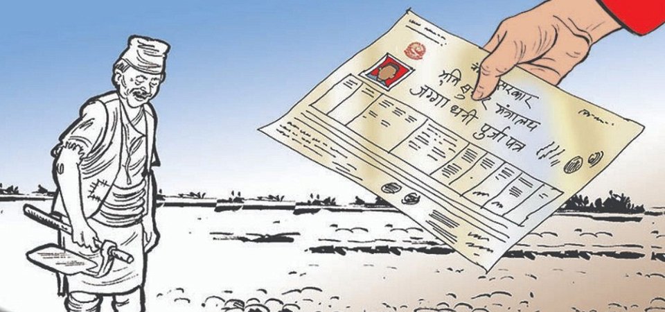 डडेल्धुरामा परशुराम र आलितालका ७० परिवारलाई घरमै पुगेर लालपुर्जा हस्तान्तरण