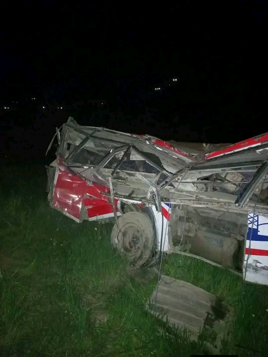 बैतडीमा जन्ती बोकेको बस दुर्घटना हुदा ८को मृत्युु ३७ जना घाइते 