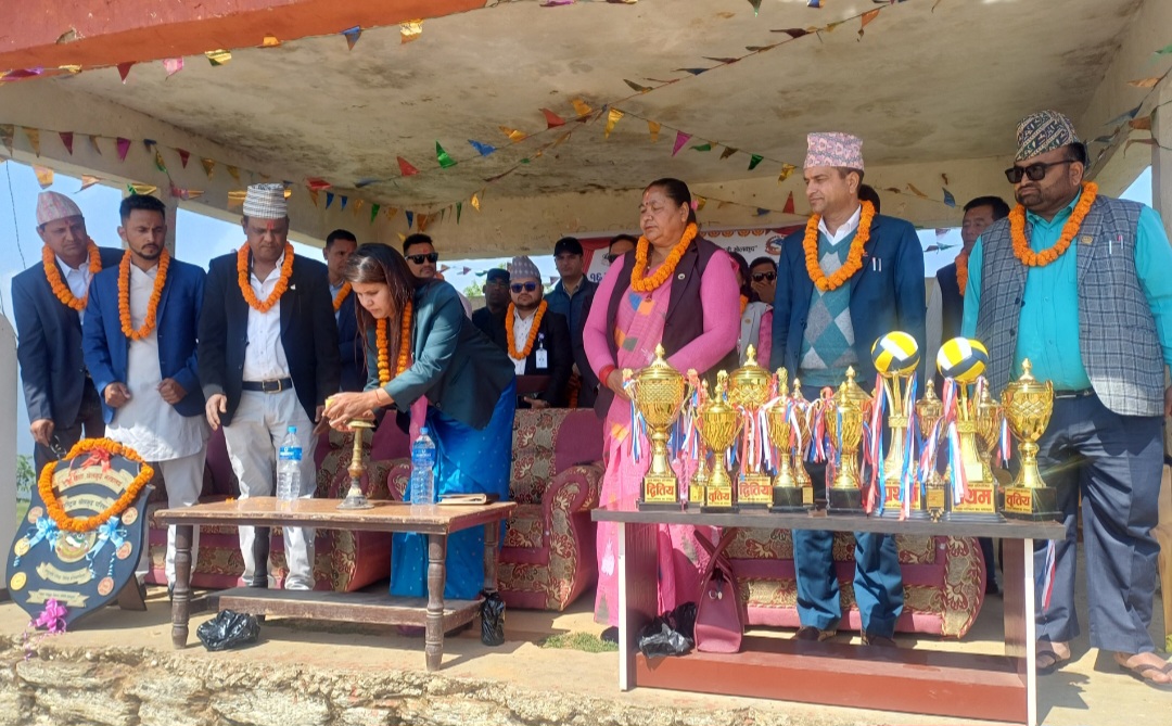 डडेल्धुरामा १६ औं राष्ट्रपति रनिङ सिल्ड प्रतियोगिता सुरु, राज्यमन्त्री खड्काद्वारा उद्घाटन