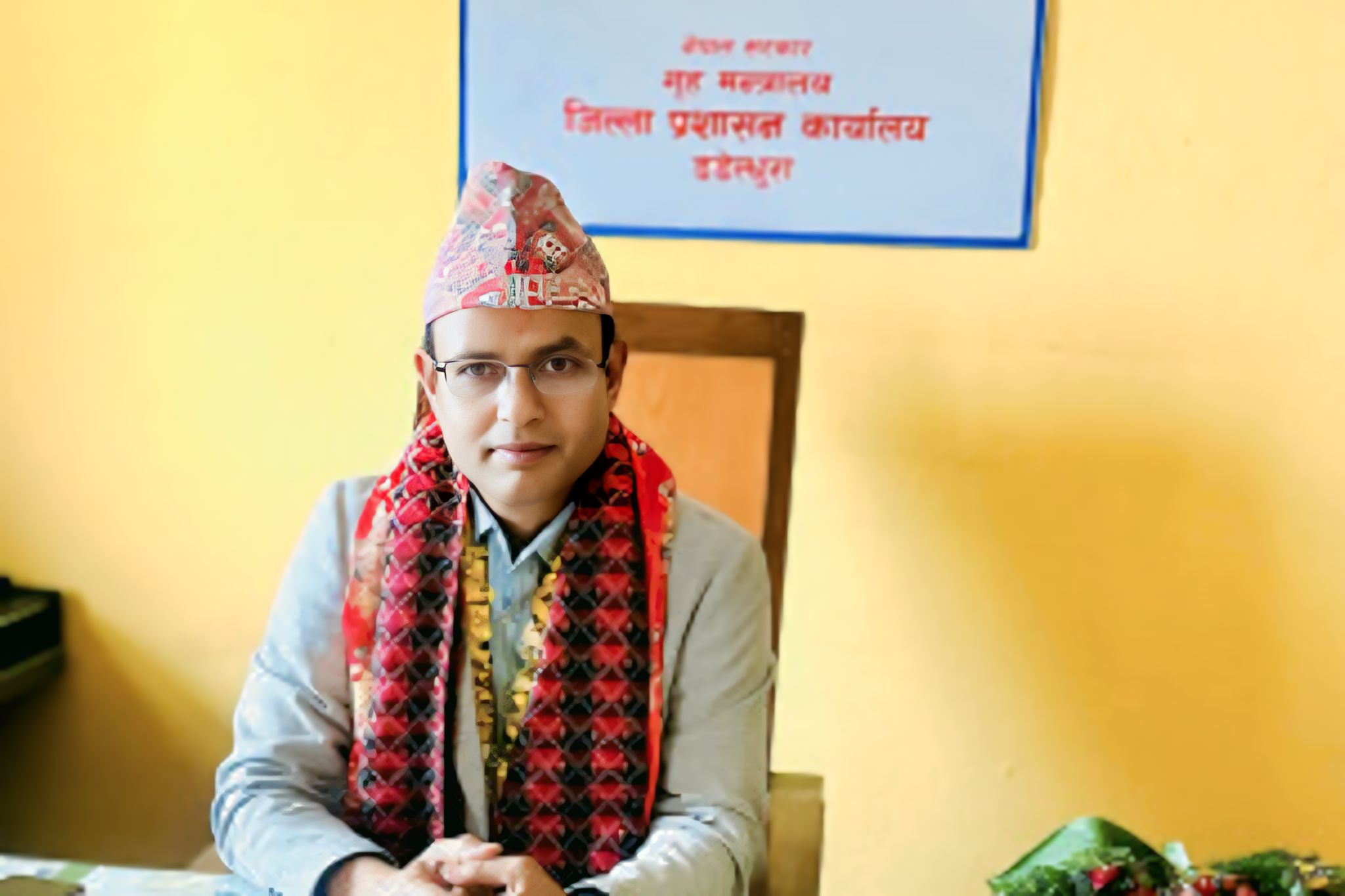 डडेल्धुरामा सहसचिवको दरबन्दीमा सीडीओ बनेका उपसचिव न्यौपाने तानिए