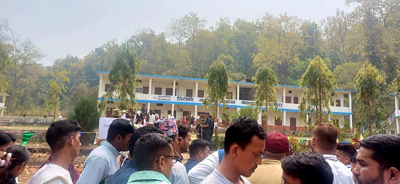 डडेल्धुराको त्रिबेणी बहुमुखी क्याम्पसमा मतदान सम्पन्न,जम्मा ३०१ मत खसे