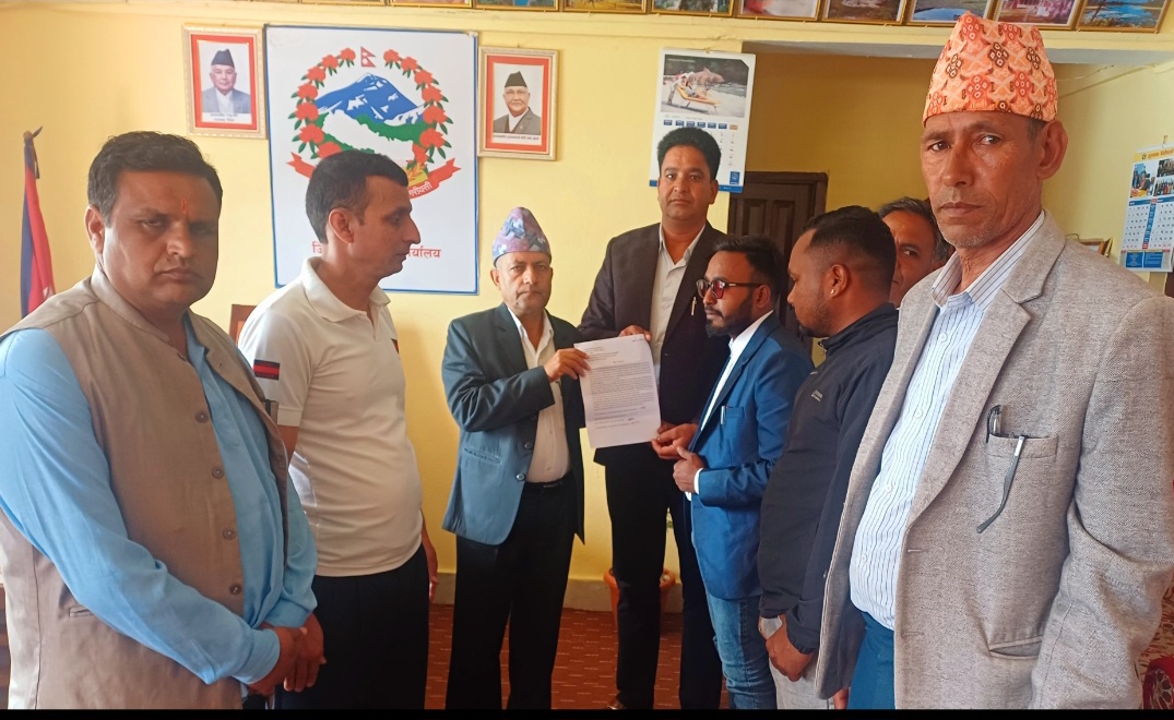 डडेल्धुरामा स्वास्थ्य बीमा कटौतीविरुद्ध दलहरूको आन्दोलनको चेतावनी