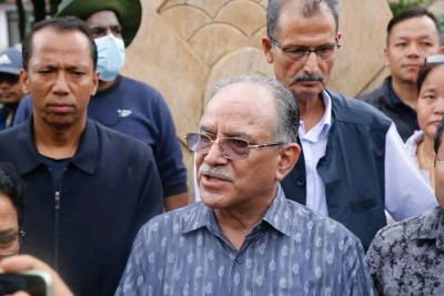 जलेको कार्यालय हेर्न पेरिसडाँडा पुगे प्रचण्ड