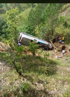 बैतडीमा यात्रुबस दुर्घटना