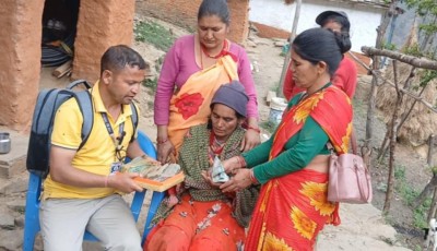 मजदुर दिवसको अवसरमा सायलमा कमला बोगटीलाई कृया खर्च हस्तान्तरण