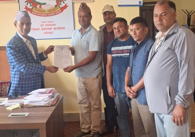 डडेल्धुराका यातायात व्यवसायी आन्दोलनमा,सिडियो लाइ बुझाइयो ज्ञापन पत्र