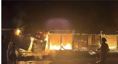 अछाममा बिहानै भीषण आगलागी, १० वटा पसल जलेर नष्ट