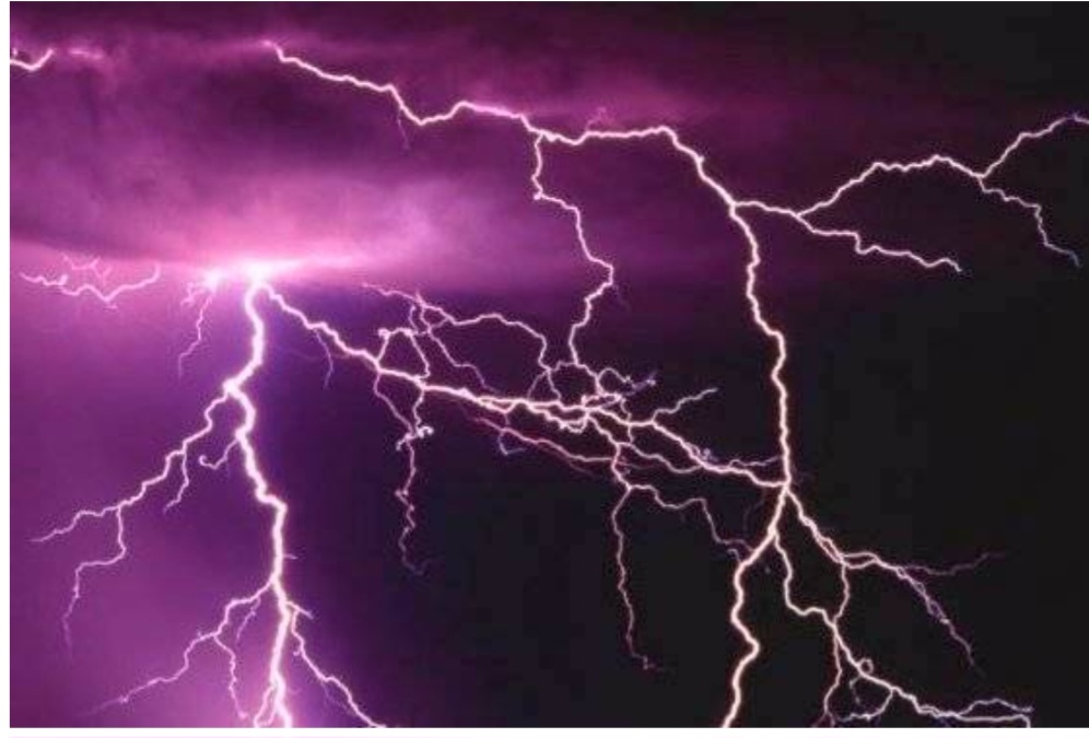 कञ्चनपुरमा चट्याङ लागेर एक महिलाको मृत्यु,एकजना गम्भीर घाइते