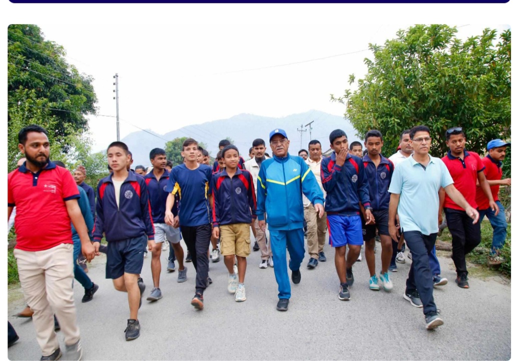 डोटीमा प्रचण्डको मर्निङ वाकमा  विद्यार्थी पनि